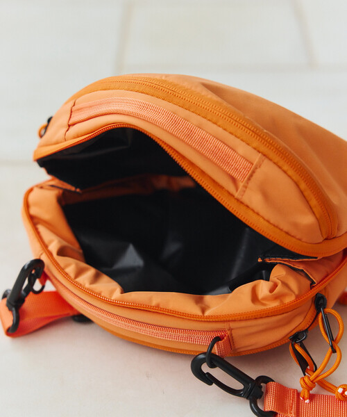 COBMASTER(コブマスター)の「別注 KOOLTHING SOFT COOLER BAG XS クールシング ソフトクーラーバッグ【保冷】(ショルダーバッグ・レディース・オレンジ/ライム/グレー/ブラック・ONE SIZE)」の22枚目の写真