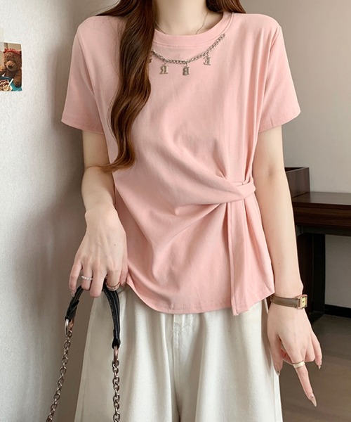 2ly2(トゥーリートゥー)の「チェーンネックデザイン ドレープトップス(Tシャツ/カットソー・レディース・ブルー/ブラック/ピンク/ホワイト・FREE)」の4枚目の写真