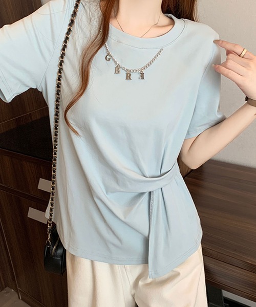 2ly2(トゥーリートゥー)の「チェーンネックデザイン ドレープトップス(Tシャツ/カットソー・レディース・ブルー/ブラック/ピンク/ホワイト・FREE)」の3枚目の写真