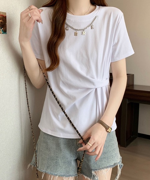 2ly2(トゥーリートゥー)の「チェーンネックデザイン ドレープトップス(Tシャツ/カットソー・レディース・ブルー/ブラック/ピンク/ホワイト・FREE)」の17枚目の写真