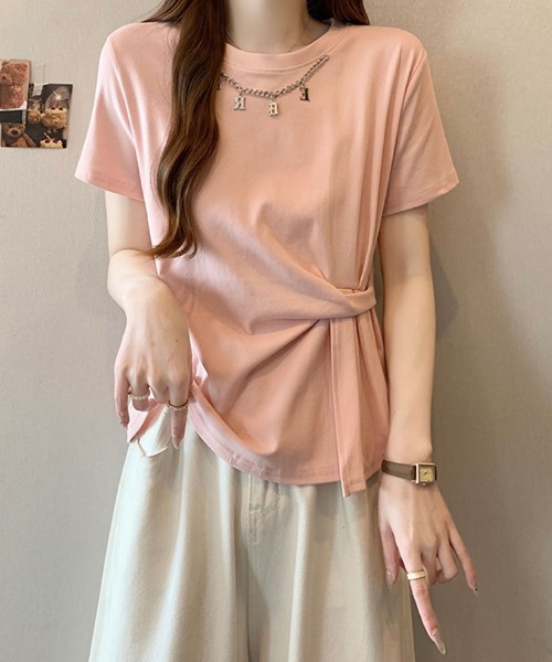 2ly2(トゥーリートゥー)の「チェーンネックデザイン ドレープトップス(Tシャツ/カットソー・レディース・ブルー/ブラック/ピンク/ホワイト・FREE)」の8枚目の写真