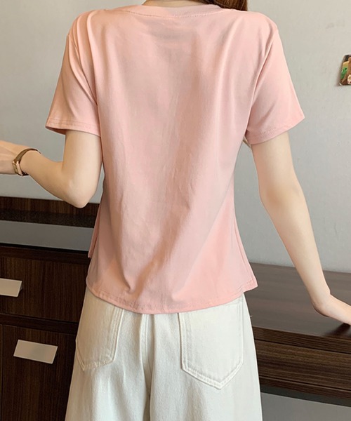 2ly2(トゥーリートゥー)の「チェーンネックデザイン ドレープトップス(Tシャツ/カットソー・レディース・ブルー/ブラック/ピンク/ホワイト・FREE)」の6枚目の写真
