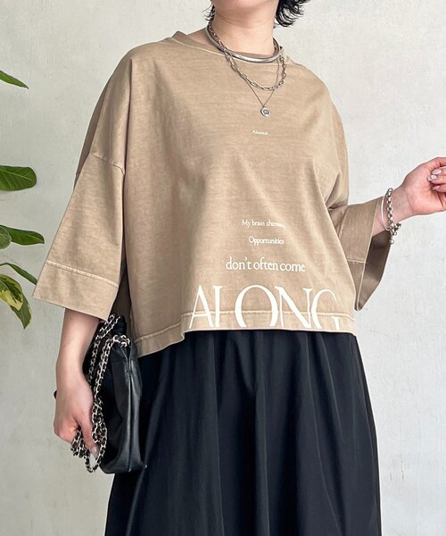 un dix cors(アンディコール)の「ピグメントオーバーロゴTEE(Tシャツ/カットソー・レディース・チャコールグレー/オフホワイト/ピンク/ベージュ・FREE)」の1枚目の写真