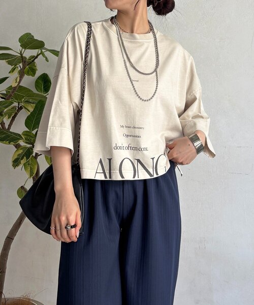 un dix cors(アンディコール)の「ピグメントオーバーロゴTEE(Tシャツ/カットソー・レディース・チャコールグレー/オフホワイト/ピンク/ベージュ・FREE)」の2枚目の写真