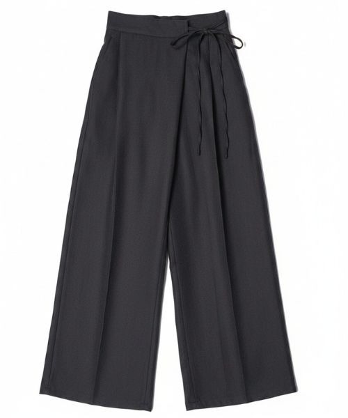 Human 2nd Occasion(ヒューマンセカンドオケージョン)の「エステル ツイル ラップパンツ(その他パンツ・レディース・ブラック・M)」の2枚目の写真