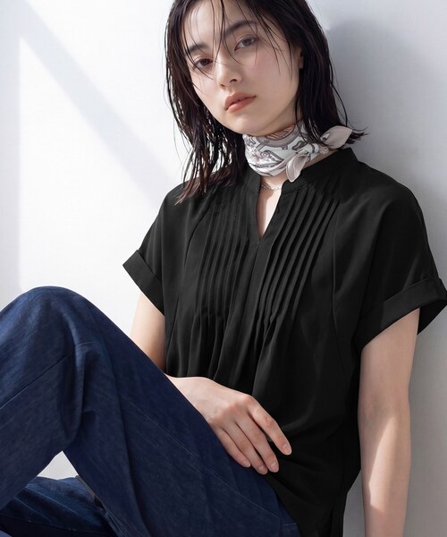 INDIVI(インディヴィ)の「【撥水/UVケア/SETUP可能】軽量タックスキッパーブラウス(シャツ/ブラウス・レディース・ベージュ/ブルー系その他/ブラック/ホワイト・05/13/15 /38/34/19)」の3枚目の写真