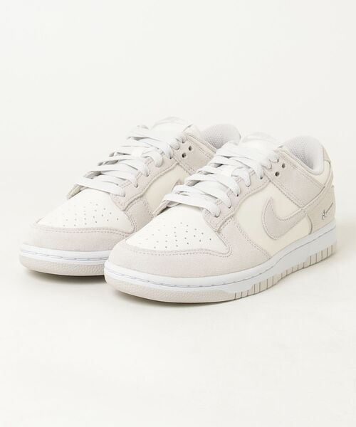 NIKE(ナイキ)の「W DUNK LOW(スニーカー・レディース・ベージュ・24.0cm/23.5cm)」の1枚目の写真