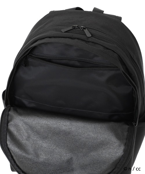 Manhattan Portage（マンハッタンポーテージ）の「ENVIROPACK JR 500D CORDURA CKW26（バックパック/リュック・レディース・ブラック・MEDIUM）」の3枚目の写真