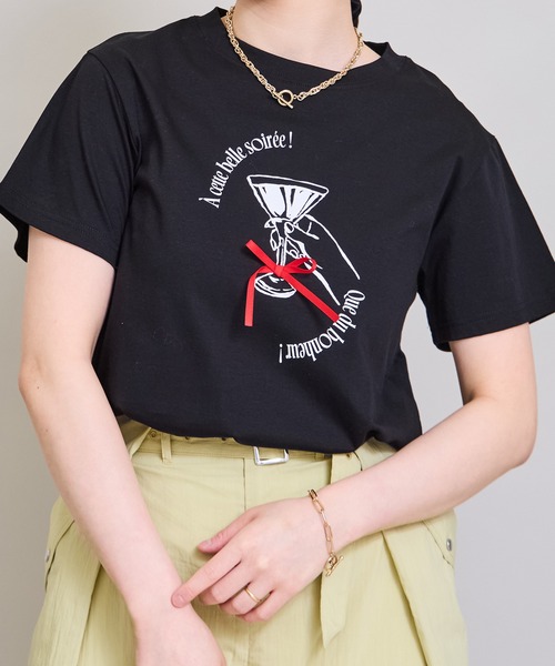 LHELBIE(レルビエ)の「イラストT(Tシャツ/カットソー・レディース・オフホワイト/チャコールグレー/ブラック・M)」の1枚目の写真