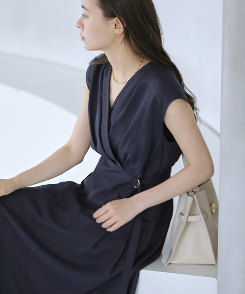 La TOTALITE(ラトータリテ)の「【洗える】カシュクールポケットワンピース(ワンピース・レディース・ネイビー/ブラウン・36/38)」の18枚目の写真