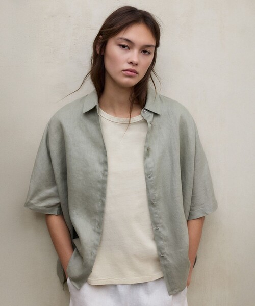 ECOALF(エコアルフ)の「MELANIA ショートスリーブ シャツ / MELANIA SHIRT WOMAN(シャツ/ブラウス・レディース・グリーン系その他2/イエロー系その他2・FREE)」の1枚目の写真