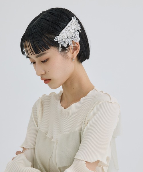 tanakadaisuke(タナカダイスケ)の「【tanakadaisuke/タナカダイスケ】Snow bijou barrette left/スノービジューバレッタ(左側用)(バレッタ/ヘアクリップ・レディース・ホワイト・FREE)」の2枚目の写真
