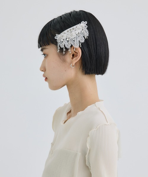 tanakadaisuke(タナカダイスケ)の「【tanakadaisuke/タナカダイスケ】Snow bijou barrette left/スノービジューバレッタ(左側用)(バレッタ/ヘアクリップ・レディース・ホワイト・FREE)」の4枚目の写真