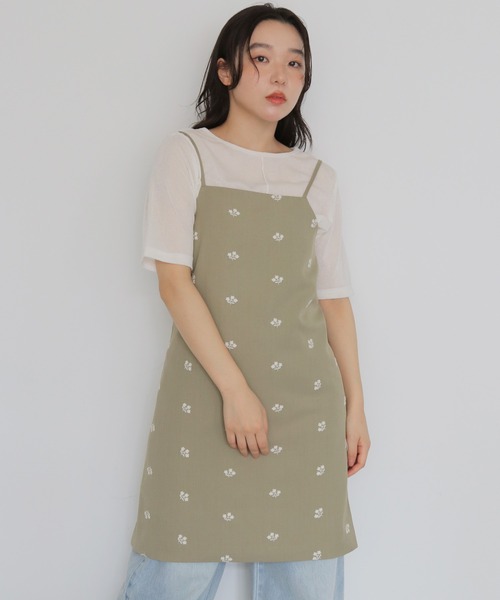 cheriella(シェリエラ)の「【cheriella】フラワー刺繍チュニックキャミ FLORAL EMBROIDERY TUNIC CAMI(ベスト・レディース・ブラック/グリーン・FREE)」の1枚目の写真
