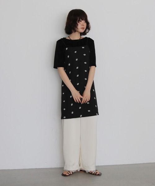 cheriella(シェリエラ)の「【cheriella】フラワー刺繍チュニックキャミ FLORAL EMBROIDERY TUNIC CAMI(ベスト・レディース・ブラック/グリーン・FREE)」の11枚目の写真