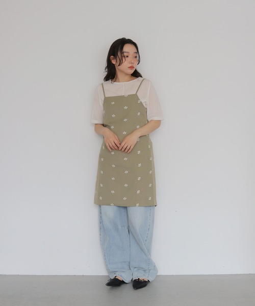 cheriella(シェリエラ)の「【cheriella】フラワー刺繍チュニックキャミ FLORAL EMBROIDERY TUNIC CAMI(ベスト・レディース・ブラック/グリーン・FREE)」の16枚目の写真