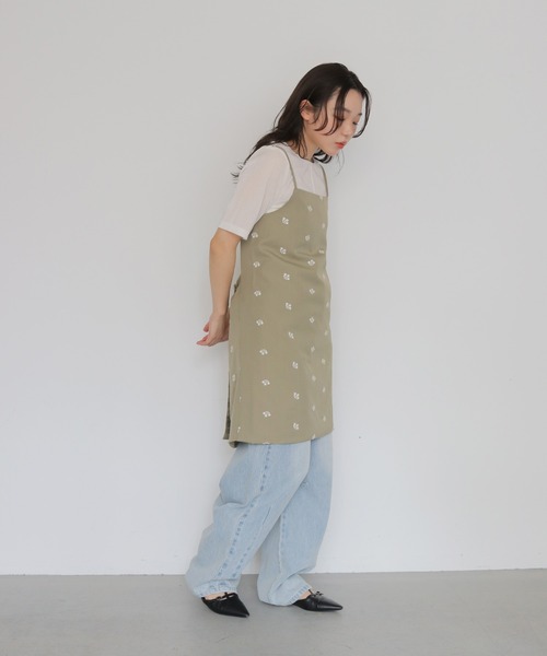 cheriella(シェリエラ)の「【cheriella】フラワー刺繍チュニックキャミ FLORAL EMBROIDERY TUNIC CAMI(ベスト・レディース・ブラック/グリーン・FREE)」の21枚目の写真