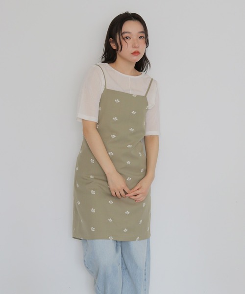 cheriella(シェリエラ)の「【cheriella】フラワー刺繍チュニックキャミ FLORAL EMBROIDERY TUNIC CAMI(ベスト・レディース・ブラック/グリーン・FREE)」の15枚目の写真
