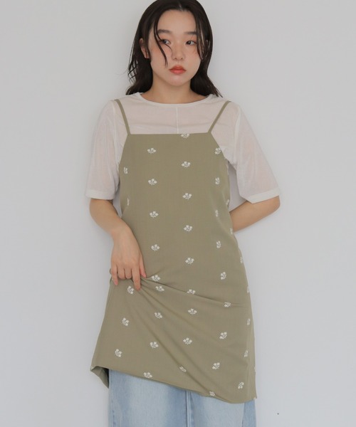 cheriella(シェリエラ)の「【cheriella】フラワー刺繍チュニックキャミ FLORAL EMBROIDERY TUNIC CAMI(ベスト・レディース・ブラック/グリーン・FREE)」の13枚目の写真