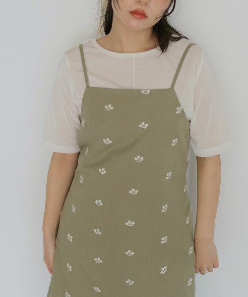 cheriella(シェリエラ)の「【cheriella】フラワー刺繍チュニックキャミ FLORAL EMBROIDERY TUNIC CAMI(ベスト・レディース・ブラック/グリーン・FREE)」の17枚目の写真