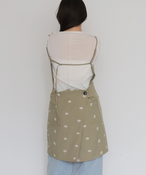 cheriella(シェリエラ)の「【cheriella】フラワー刺繍チュニックキャミ FLORAL EMBROIDERY TUNIC CAMI(ベスト・レディース・ブラック/グリーン・FREE)」の20枚目の写真