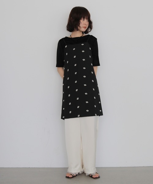 cheriella(シェリエラ)の「【cheriella】フラワー刺繍チュニックキャミ FLORAL EMBROIDERY TUNIC CAMI(ベスト・レディース・ブラック/グリーン・FREE)」の5枚目の写真