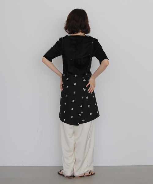 cheriella(シェリエラ)の「【cheriella】フラワー刺繍チュニックキャミ FLORAL EMBROIDERY TUNIC CAMI(ベスト・レディース・ブラック/グリーン・FREE)」の12枚目の写真