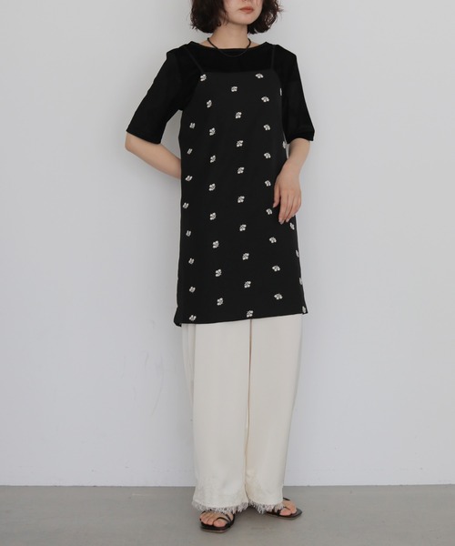 cheriella(シェリエラ)の「【cheriella】フラワー刺繍チュニックキャミ FLORAL EMBROIDERY TUNIC CAMI(ベスト・レディース・ブラック/グリーン・FREE)」の8枚目の写真