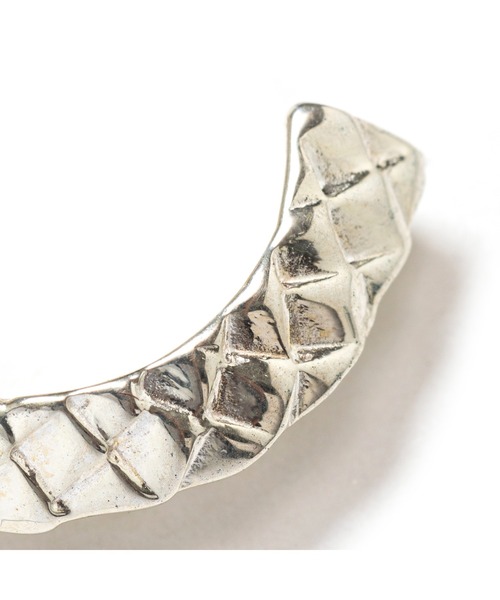 CALEE（キャリー）の「SNAKE ROLL SILVER PIERCE ＜LARGE＞（ピアス（片耳用）・メンズ・シルバー・FREE）」の2枚目の写真