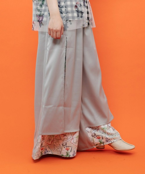 iS ScoLar(イズスカラー)の「562253:無地×お花図鑑柄 スリット入りワイドパンツ(その他パンツ・レディース・ブラック/グレー/カーキ・M)」の9枚目の写真