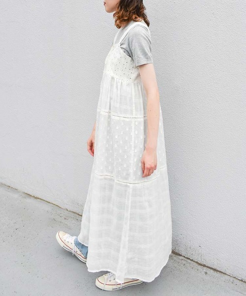 Bleu Bleuet(ブルーブルーエ)の「シフリー刺繍ティアードワンピース(ワンピース・レディース・ナチュラル/グレー/ブルーグレー・FREE)」の6枚目の写真