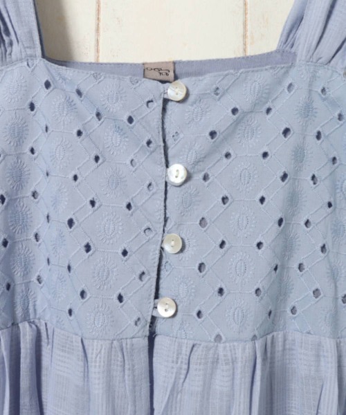 Bleu Bleuet(ブルーブルーエ)の「シフリー刺繍ティアードワンピース(ワンピース・レディース・ナチュラル/グレー/ブルーグレー・FREE)」の10枚目の写真