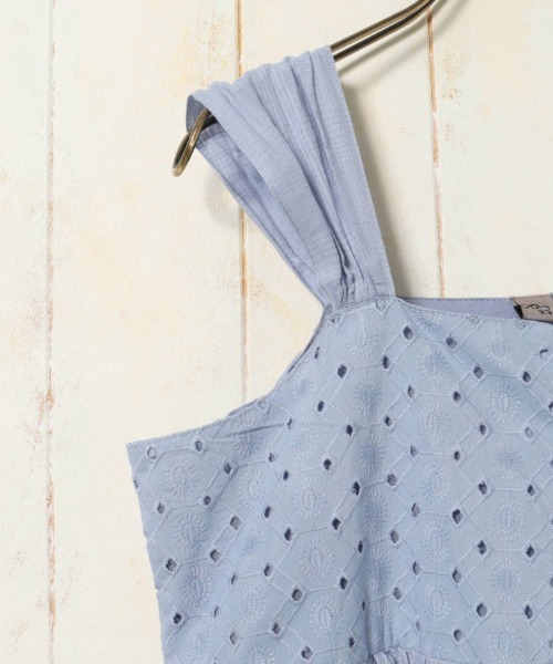 Bleu Bleuet(ブルーブルーエ)の「シフリー刺繍ティアードワンピース(ワンピース・レディース・ナチュラル/グレー/ブルーグレー・FREE)」の11枚目の写真