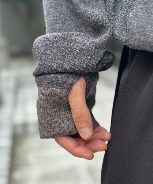 MandO(エムオー)(エムオー)の「【ユニセックス】異素材切替配色ニットジップパーカー(パーカー・メンズ・ブラック/チャコールグレー・LARGE/MEDIUM)」の3枚目の写真