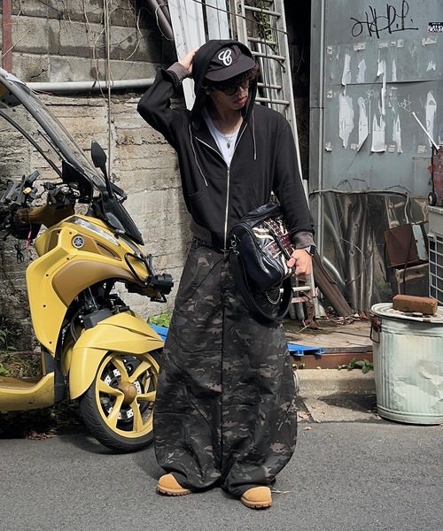 MandO(エムオー)(エムオー)の「【ユニセックス】異素材切替配色ニットジップパーカー(パーカー・メンズ・ブラック/チャコールグレー・LARGE/MEDIUM)」の18枚目の写真