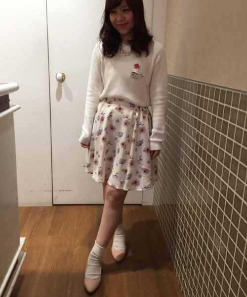 earth music&ecology（アースミュージックアンドエコロジー）の「《プチプラ2,990円+税》【2016Spring】《スキスカ!》フラワーミニスカート（スカート・レディース・オフホワイト/イエロー/ネイビー・FREE）」の9枚目の写真