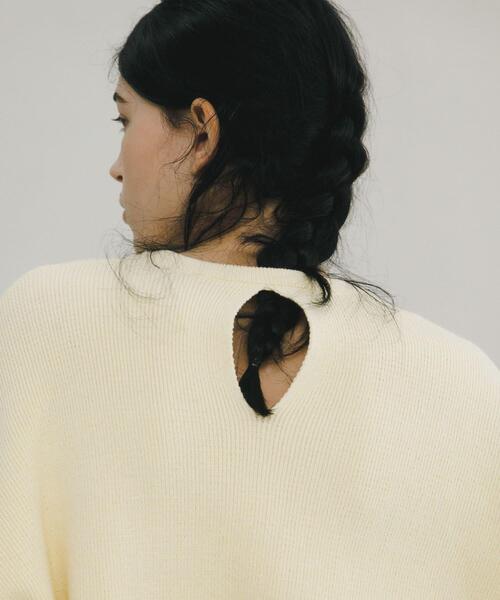 LAATO(ラート)の「crew neck soft knit(ニット/セーター・レディース・アイボリー/ライトグレー・FREE)」の6枚目の写真