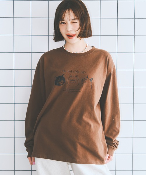 COLORME(カラーミー)の「【野崎智子着用】“No Cats No Life.” イラストロンT(ユニセックス)(Tシャツ/カットソー・レディース・ブラウン/ホワイト・FREE)」の1枚目の写真