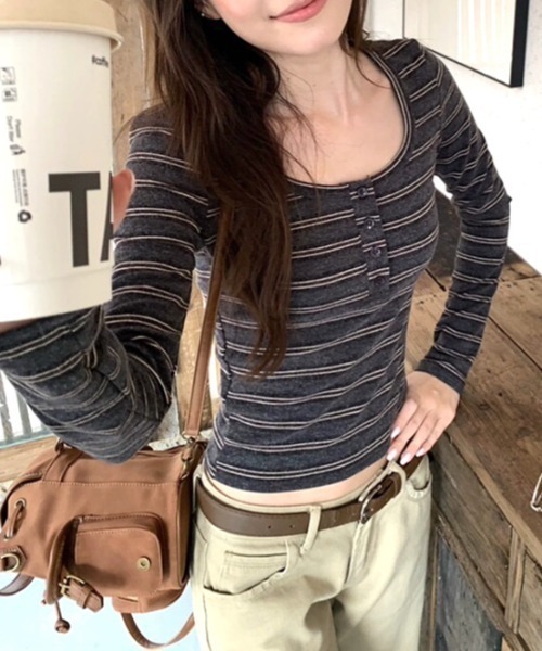 SHEENA(シーナ)の「ボーダーヘンリーネックロンT(Tシャツ/カットソー・レディース・ダークブラウン/グレー・M)」の5枚目の写真