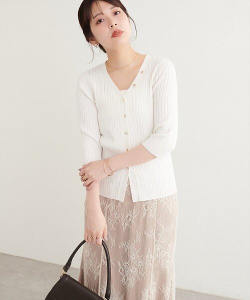 natural couture(ナチュラルクチュール)の「うす金釦ぴたリブニットカーディガン(カーディガン/ボレロ・レディース・ブラウン/ブラック/ピンク/オフホワイト・FREE)」の7枚目の写真