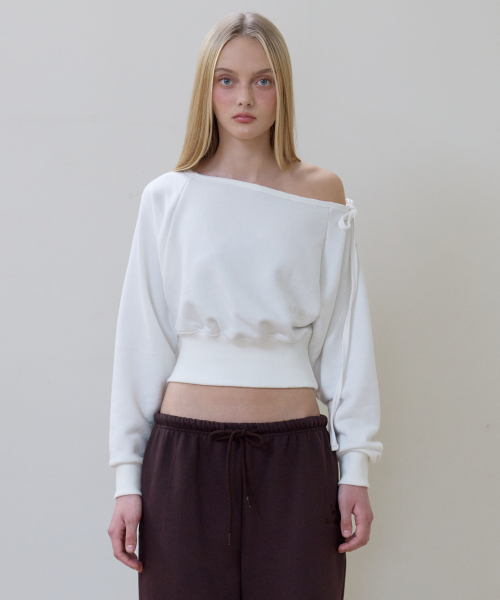 ROSEFRANTZ（ロゼフランツ）の「Wide Off-Shoulder Sweatshirt [Ivory]（スウェット・レディース・アイボリー・OS）」の2枚目の写真