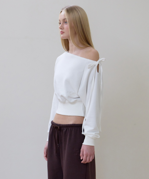ROSEFRANTZ（ロゼフランツ）の「Wide Off-Shoulder Sweatshirt [Ivory]（スウェット・レディース・アイボリー・OS）」の3枚目の写真