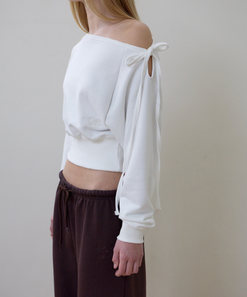 ROSEFRANTZ（ロゼフランツ）の「Wide Off-Shoulder Sweatshirt [Ivory]（スウェット・レディース・アイボリー・OS）」の4枚目の写真
