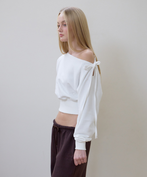 ROSEFRANTZ（ロゼフランツ）の「Wide Off-Shoulder Sweatshirt [Ivory]（スウェット・レディース・アイボリー・OS）」の8枚目の写真