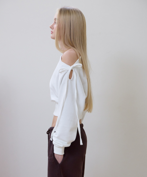 ROSEFRANTZ（ロゼフランツ）の「Wide Off-Shoulder Sweatshirt [Ivory]（スウェット・レディース・アイボリー・OS）」の9枚目の写真