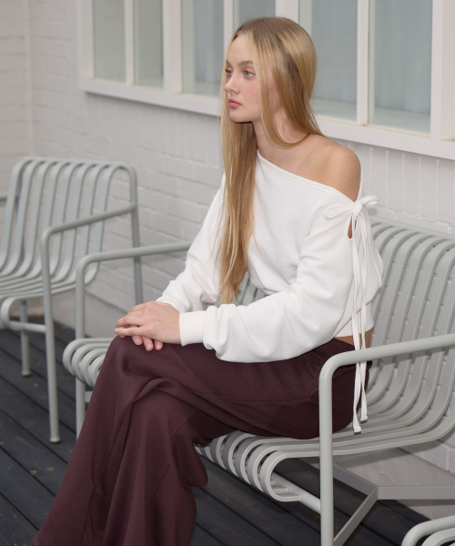 ROSEFRANTZ（ロゼフランツ）の「Wide Off-Shoulder Sweatshirt [Ivory]（スウェット・レディース・アイボリー・OS）」の13枚目の写真