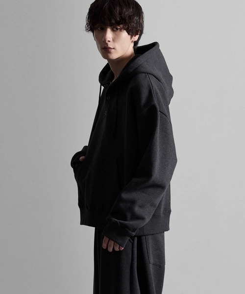 RUUBON(ルーボン)の「【RUUBON】brushed lining henley neck hoodie / 裏起毛ヘンリーネックパーカー(パーカー・メンズ・ダークグレー/グレー・L/M/S)」の11枚目の写真