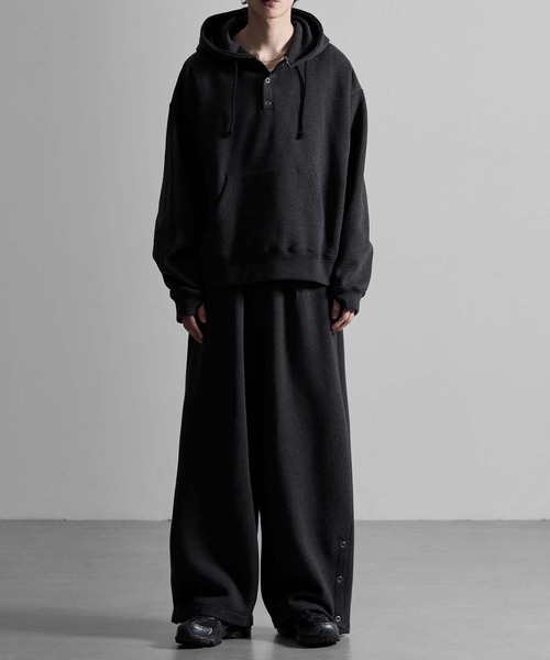 RUUBON(ルーボン)の「【RUUBON】brushed lining henley neck hoodie / 裏起毛ヘンリーネックパーカー(パーカー・メンズ・ダークグレー/グレー・L/M/S)」の17枚目の写真