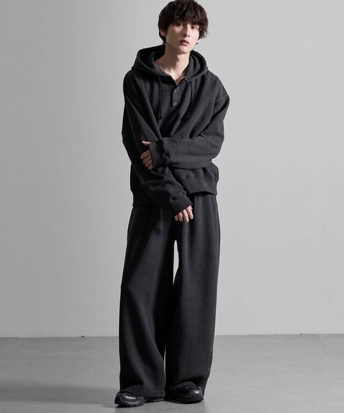 RUUBON(ルーボン)の「【RUUBON】brushed lining henley neck hoodie / 裏起毛ヘンリーネックパーカー(パーカー・メンズ・ダークグレー/グレー・L/M/S)」の18枚目の写真