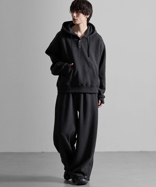 RUUBON(ルーボン)の「【RUUBON】brushed lining henley neck hoodie / 裏起毛ヘンリーネックパーカー(パーカー・メンズ・ダークグレー/グレー・L/M/S)」の19枚目の写真